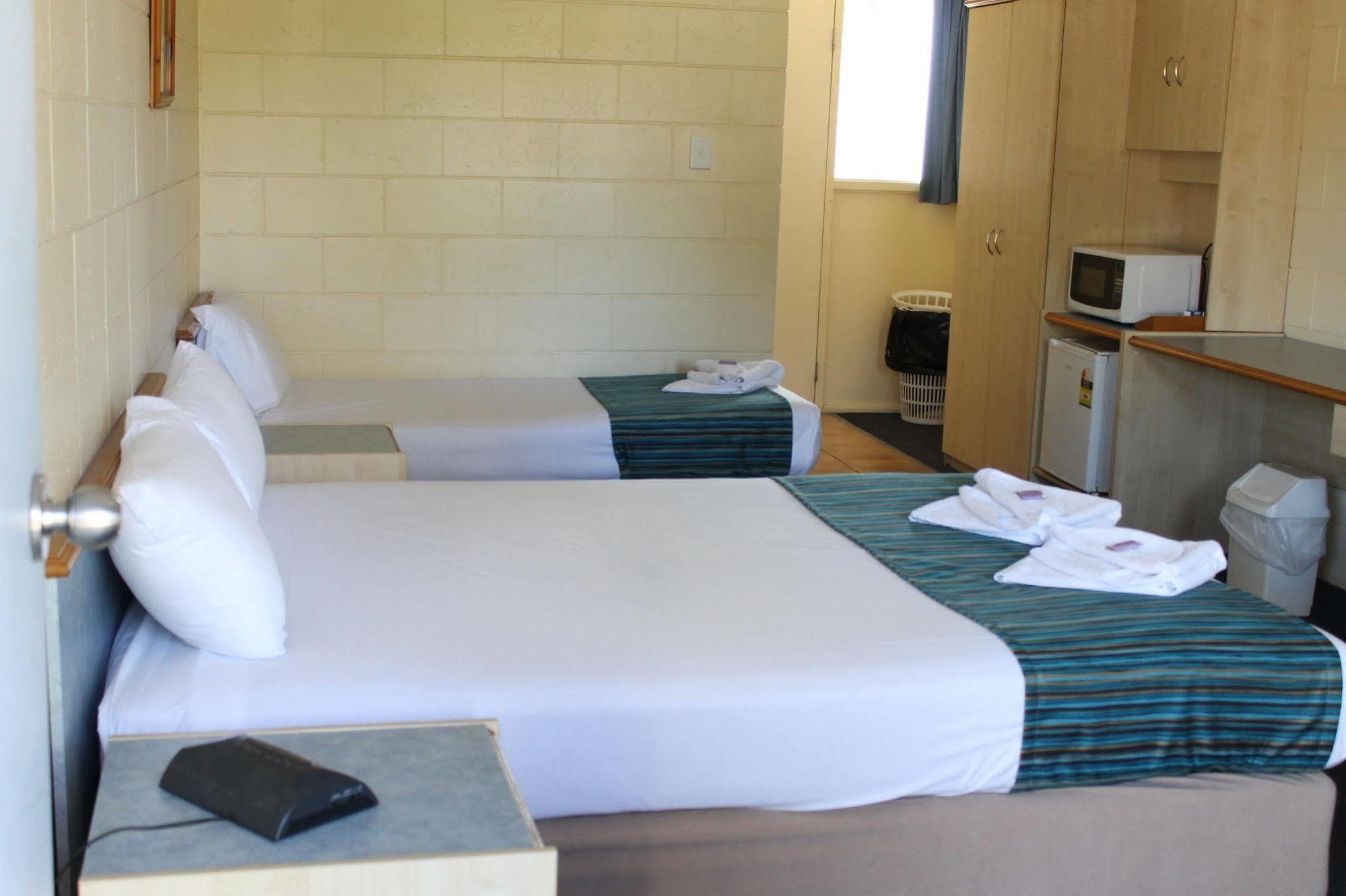 Rocky Glen Hotel Motel Gladstone Exterior photo
